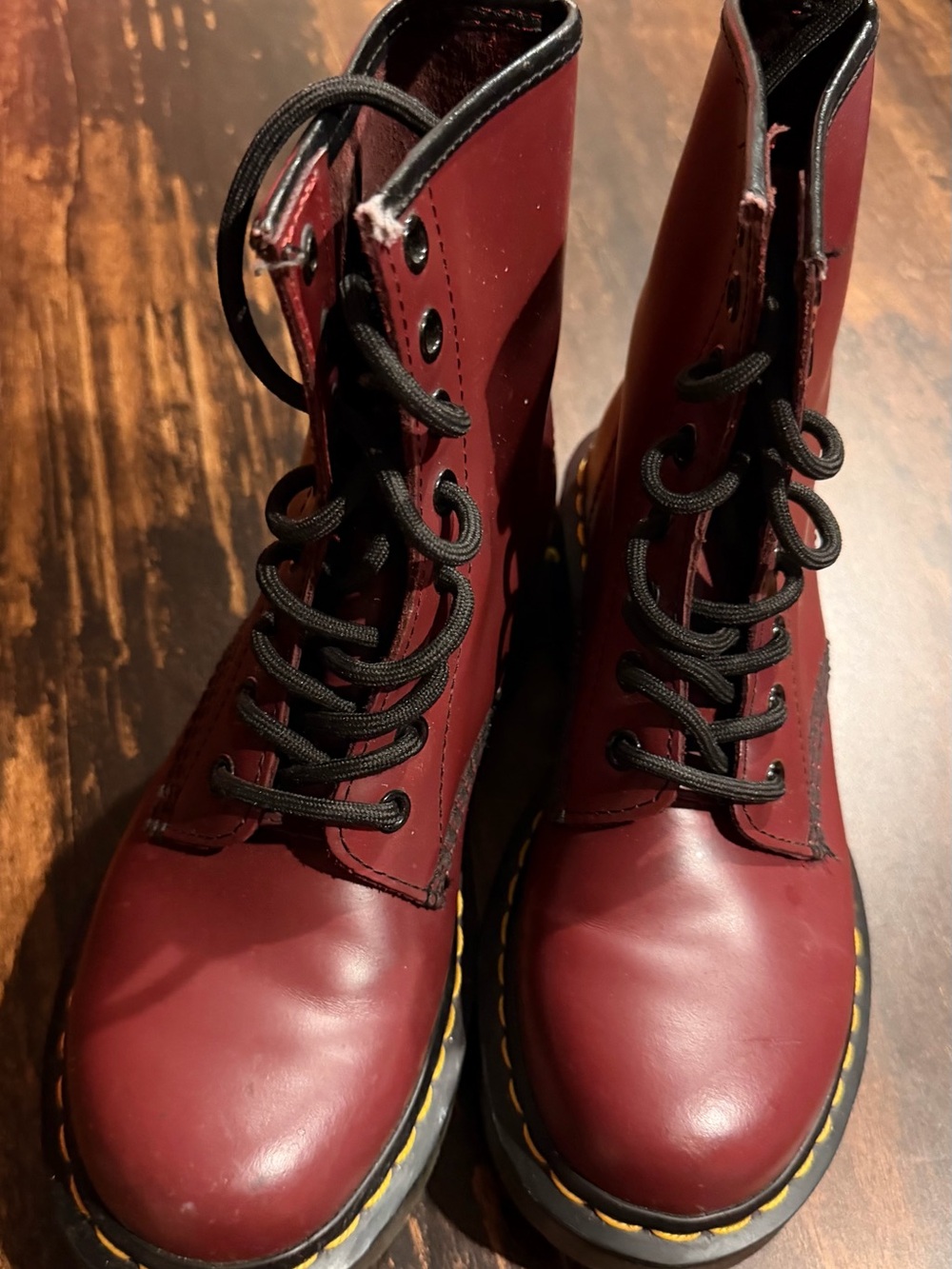 1460 SMOOTH LEATHER LACE UP BOOTS Dr. Martens